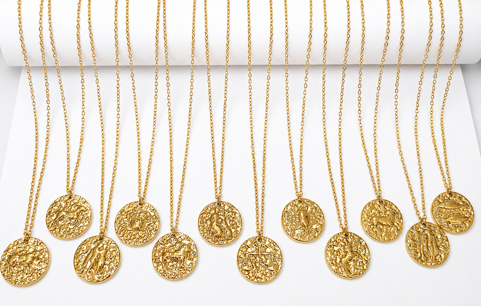 PRÉCOMMANDE EXCLUSIVE – Collier Signe du Zodiaque Doré